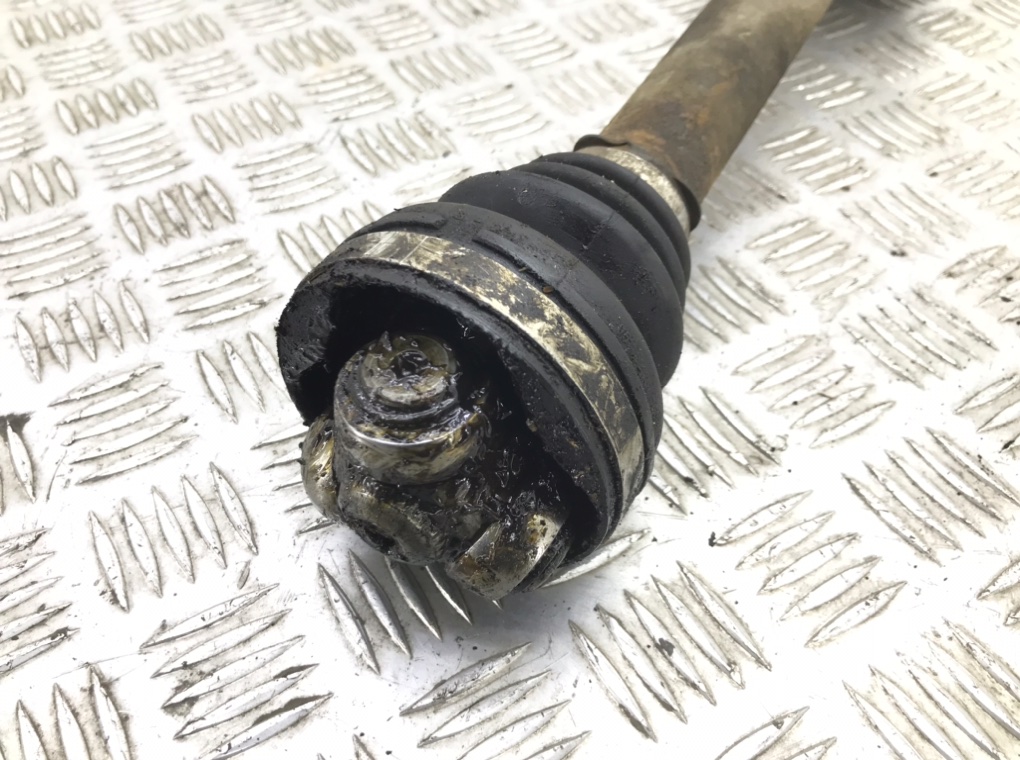 Полуось передняя левая (приводной вал, ШРУС) бу для Citroen C4 Grand Picasso  1.6 HDi,  2008 г.