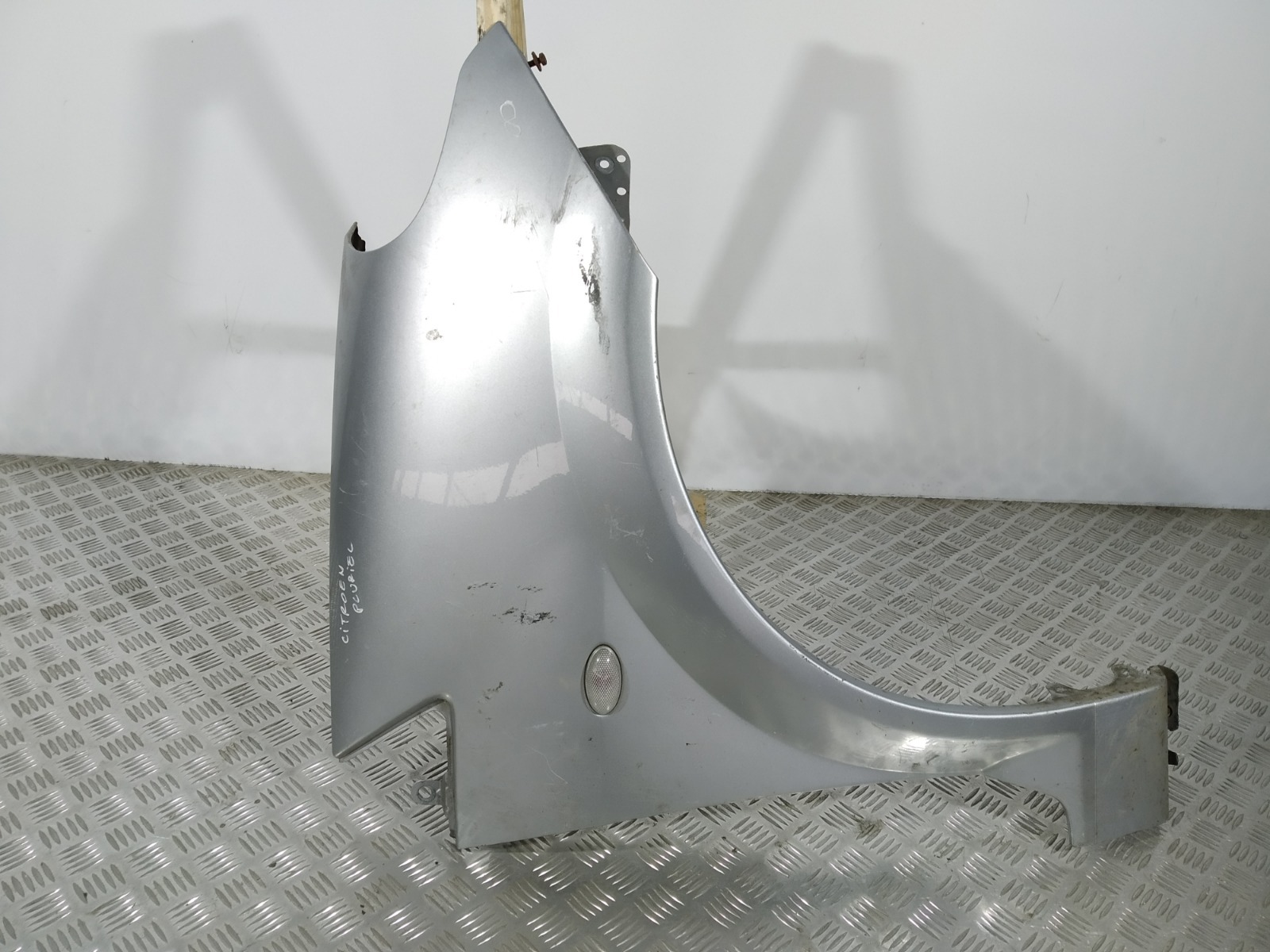 Крыло переднее правое бу для Citroen C3 Pluriel 1.6 i, 2004 г.