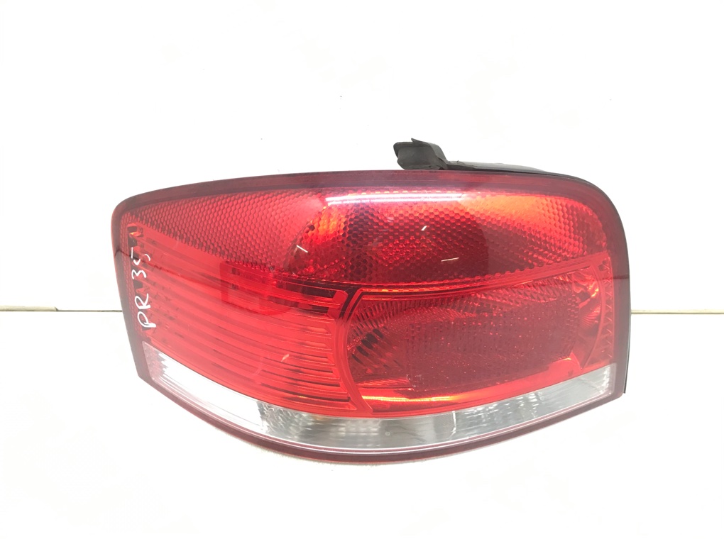 Фонарь задний левый бу для Audi A3 8P 1.6 FSI, 2005 г.