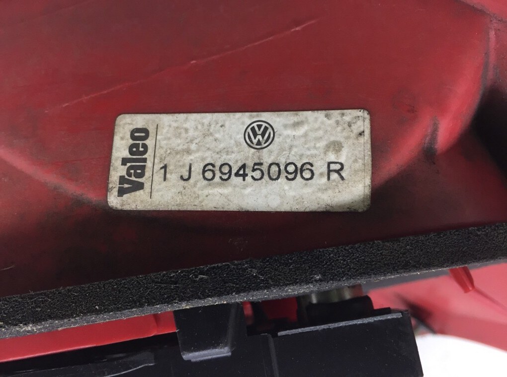 Фонарь задний правый бу для Volkswagen Golf 4 1.6 i,  1998 г.