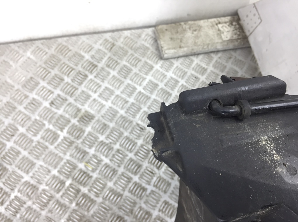 Панель передняя (телевизор) бу для Mazda 6  2 2.2 TD,  2010 г.