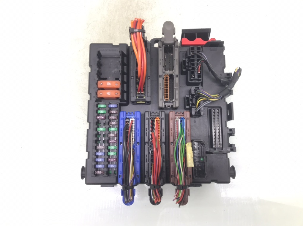 Блок предохранителей бу для Cadillac BLS 2.0 i, 2006 г. Блок предохранителей бу для Cadillac BLS 2.0 i, 2006 г.