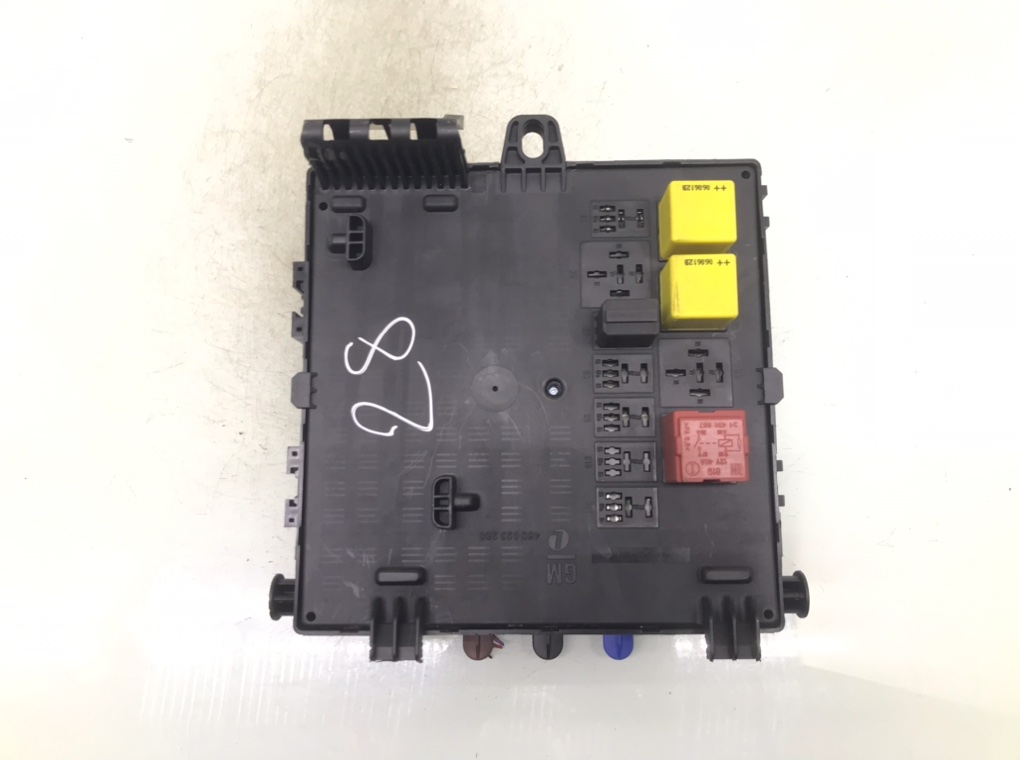 Блок предохранителей бу для Cadillac BLS 2.0 i, 2006 г. Блок предохранителей бу для Cadillac BLS 2.0 i, 2006 г.