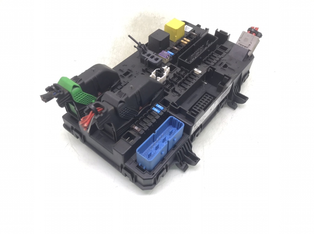 Блок предохранителей бу для Opel Zafira B 1.9 CDTi,  2008 г.