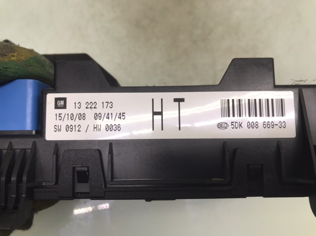 Блок предохранителей бу для Opel Zafira B 1.9 CDTi,  2008 г.