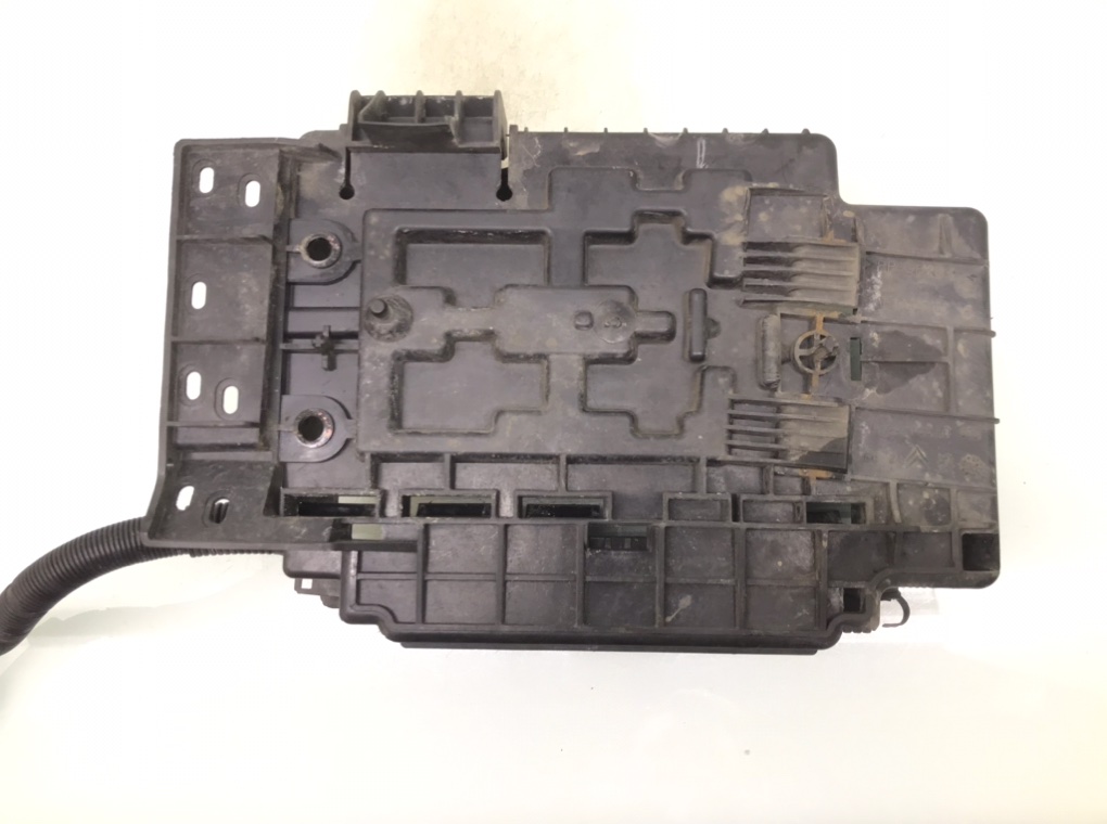 Полка аккумулятора бу для Citroen C3  1.6 HDi,  2006 г.
