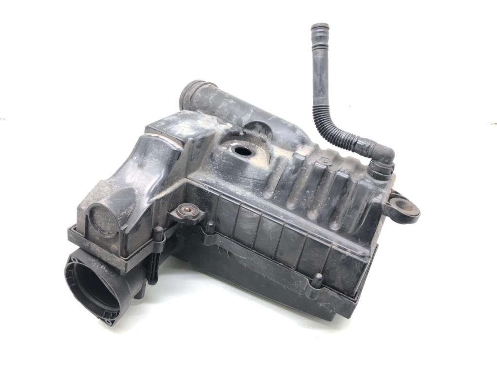 Корпус воздушного фильтра бу для Volkswagen Golf 5 2.0 TDi, 2006 г. Корпус воздушного фильтра бу для Volkswagen Golf 5 2.0 TDi, 2006 г.