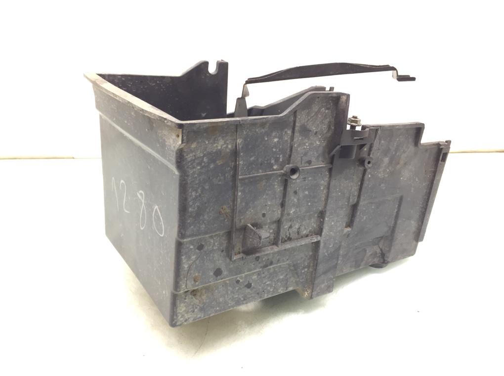 Полка аккумулятора бу для Ford Focus 2 1.8 i, 2008 г. Полка аккумулятора бу для Ford Focus 2 1.8 i, 2008 г.