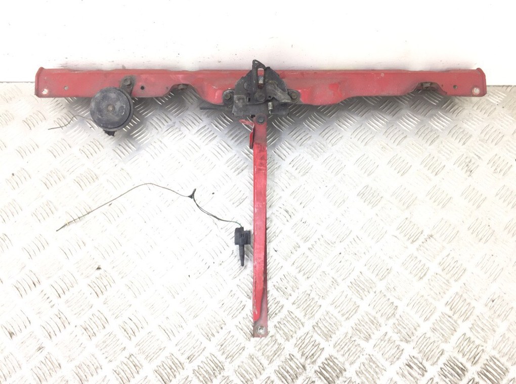 Планка под капот бу для Toyota Yaris P1 1.0 i, 2001 г.