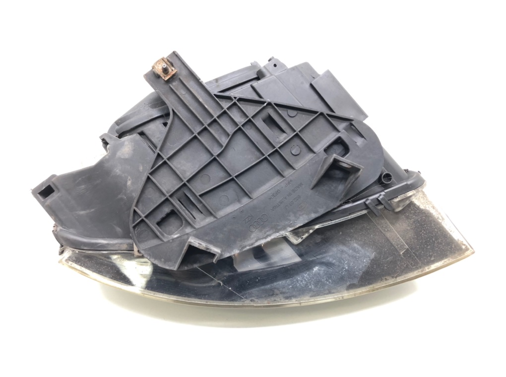 Фара левая бу для Audi A4 B6 2.5 TDi, 2004 г. Фара левая бу для Audi A4 B6 2.5 TDi, 2004 г.