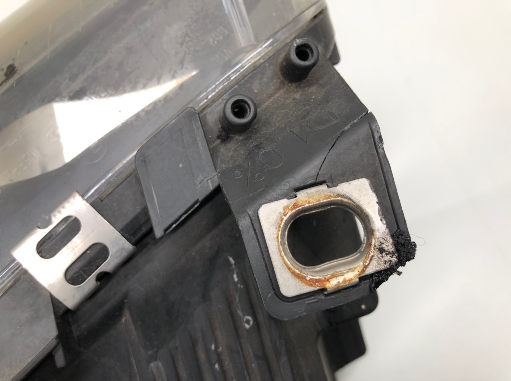 Фара левая бу для Audi A4 B6 2.5 TDi, 2004 г. Фара левая бу для Audi A4 B6 2.5 TDi, 2004 г.