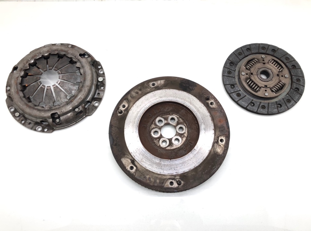 Комплект сцепления бу для Toyota Yaris P1 1.3 i,  2002 г.