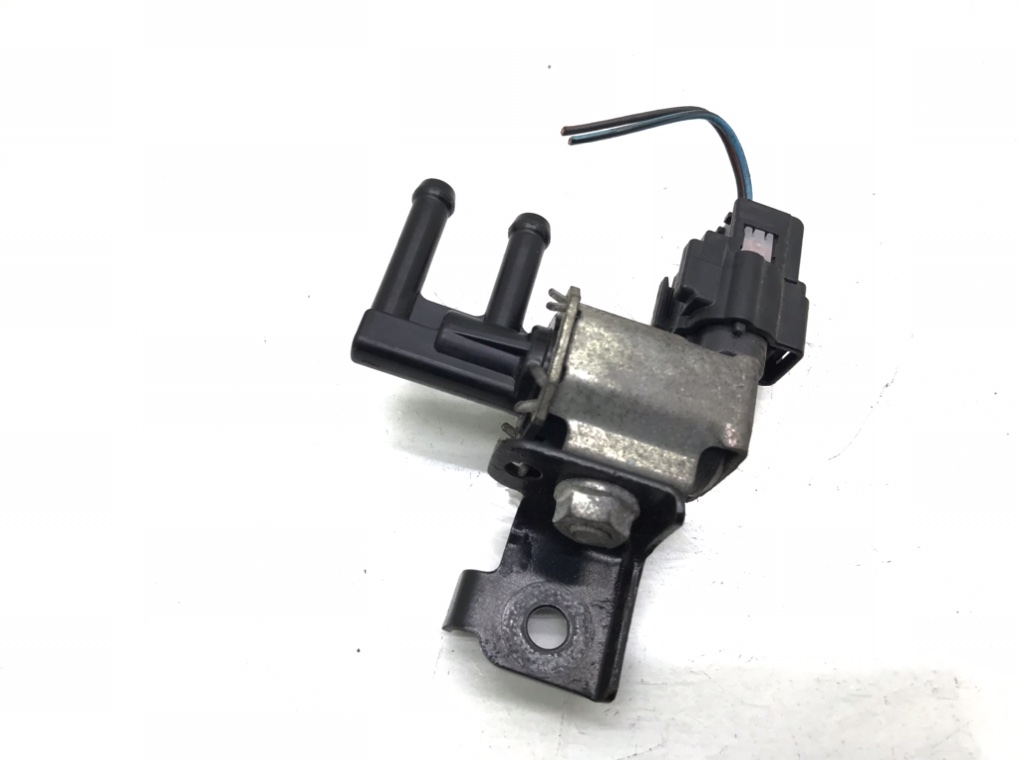 Клапан электромагнитный бу для Peugeot 107 1.0 i, 2006 г. Клапан электромагнитный бу для Peugeot 107 1.0 i, 2006 г.