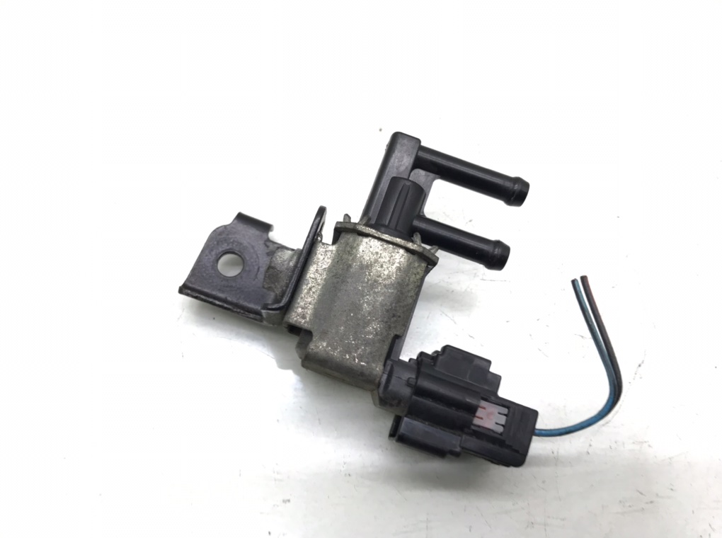 Клапан электромагнитный бу для Peugeot 107 1.0 i, 2006 г. Клапан электромагнитный бу для Peugeot 107 1.0 i, 2006 г.