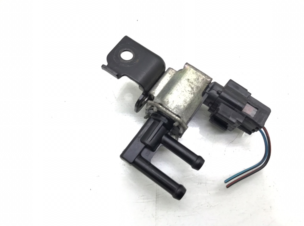 Клапан электромагнитный бу для Peugeot 107 1.0 i, 2006 г. Клапан электромагнитный бу для Peugeot 107 1.0 i, 2006 г.