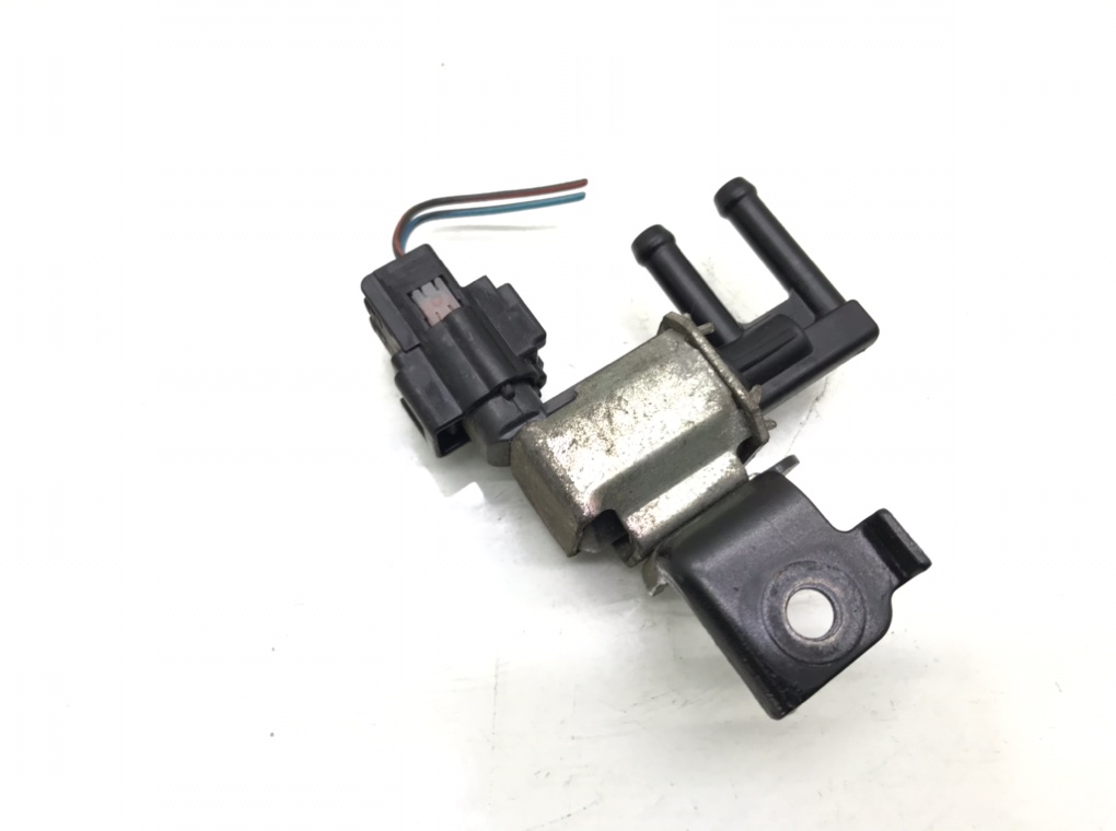 Клапан электромагнитный бу для Peugeot 107 1.0 i, 2006 г. Клапан электромагнитный бу для Peugeot 107 1.0 i, 2006 г.