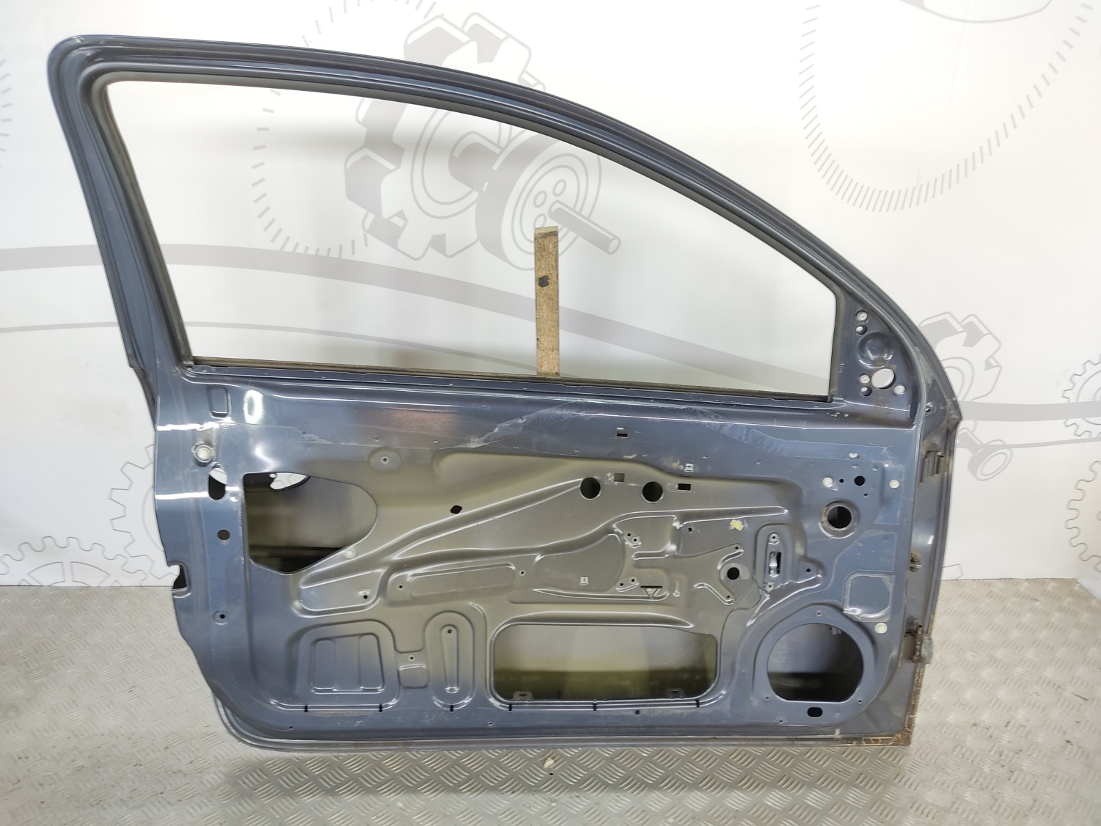 Дверь передняя левая бу для Opel Corsa C 1.4 i,  2006 г.