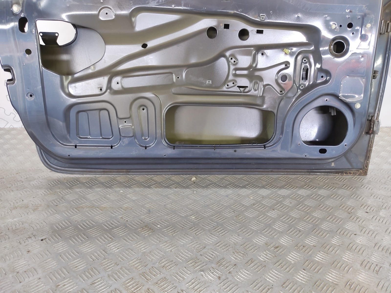 Дверь передняя левая бу для Opel Corsa C 1.4 i,  2006 г.