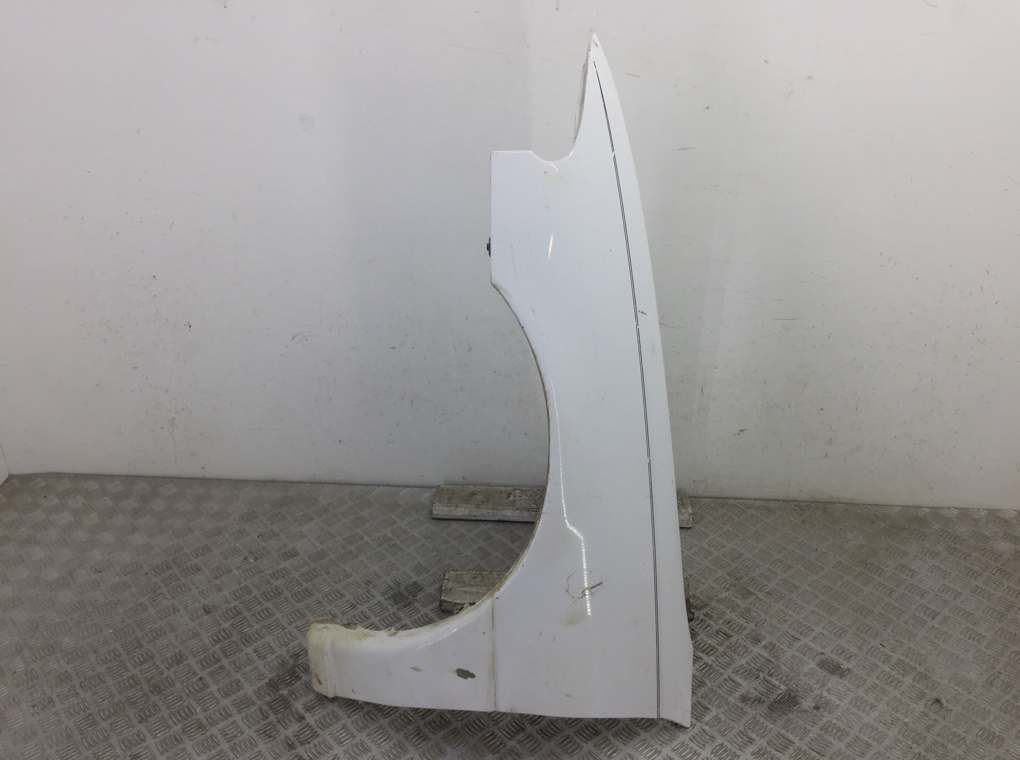 Крыло переднее левое бу для Ford Escort 2.4 i, 2001 г.