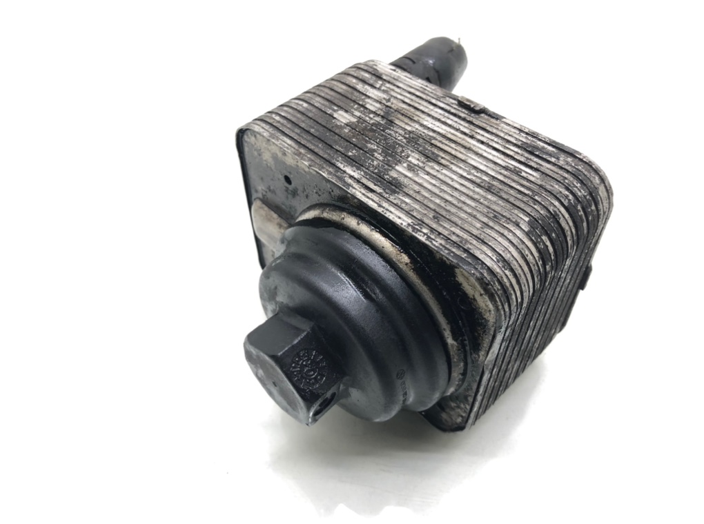 Радиатор масляный бу для Volkswagen Touran  2.0 TDi,  2004 г.