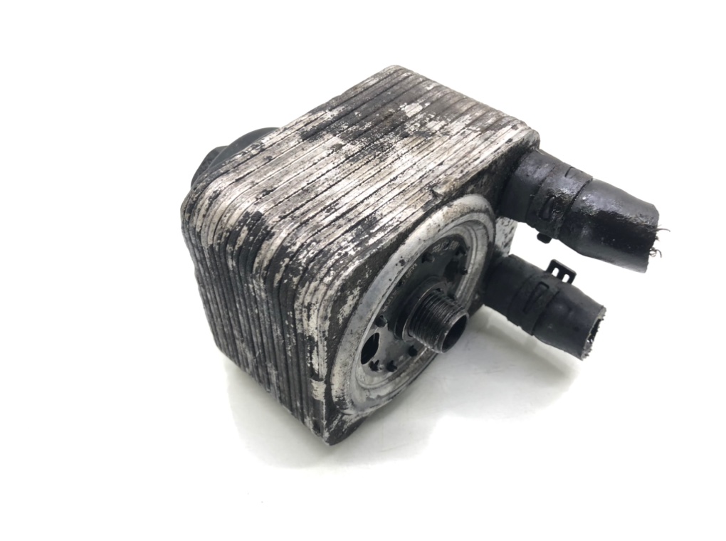 Радиатор масляный бу для Volkswagen Touran  2.0 TDi,  2004 г.