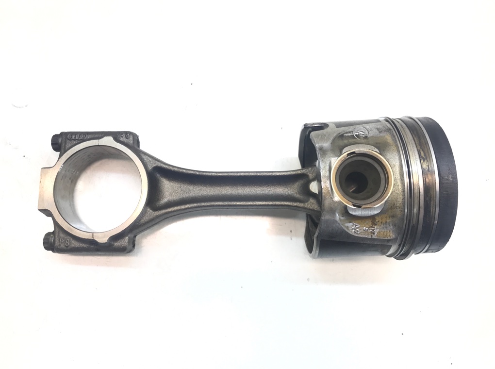 Поршень бу для Volkswagen Passat B6 1.9 TDi, 2005 г.