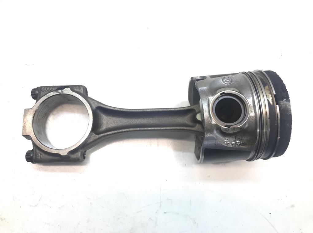 Поршень бу для Volkswagen Passat B6 1.9 TDi, 2005 г.