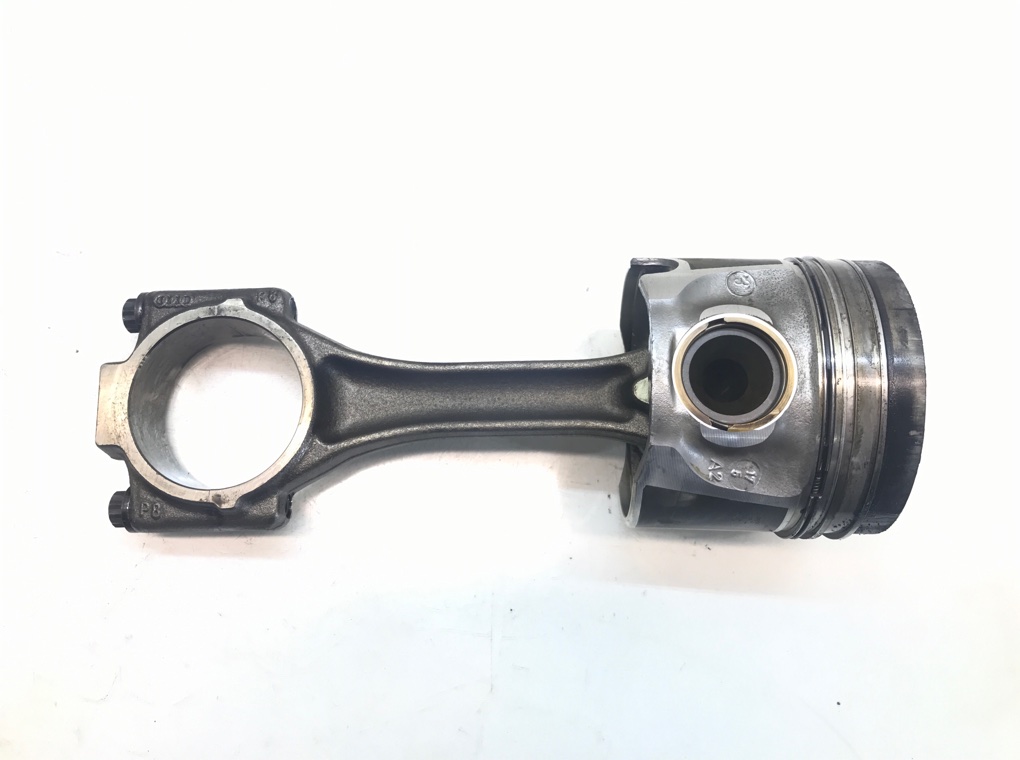 Поршень бу для Volkswagen Passat B6 1.9 TDi, 2005 г.