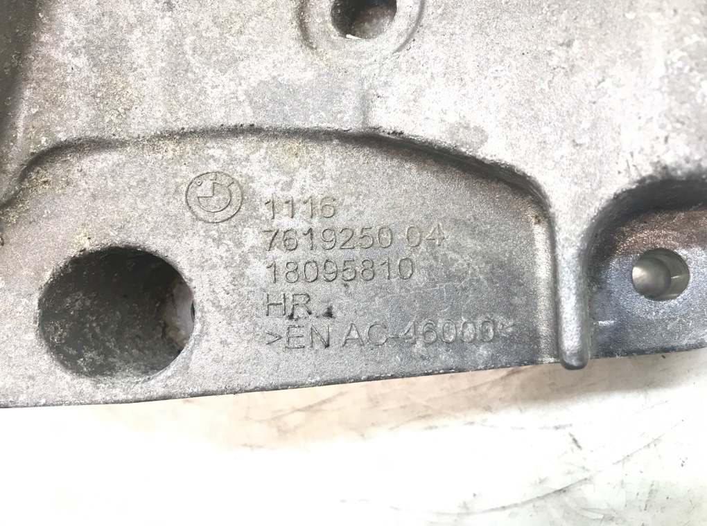 Кронштейн генератора бу для BMW 1 F20/F21 2.0 TD,  2015 г.