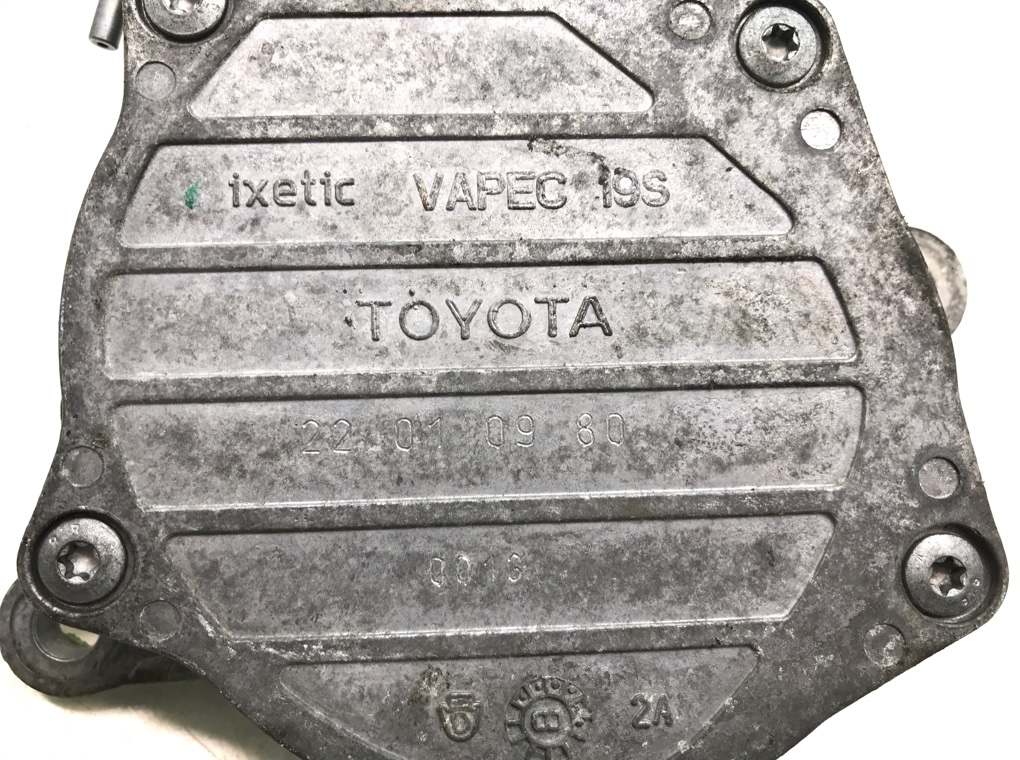 Насос вакуумный бу для Toyota Avensis  2.2 D-CAT,  2009 г.