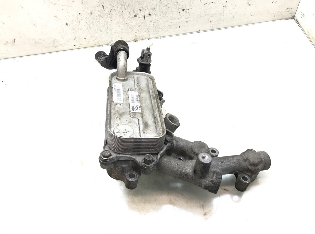 Радиатор масляный бу для Toyota Avensis  2.2 D-CAT,  2009 г.