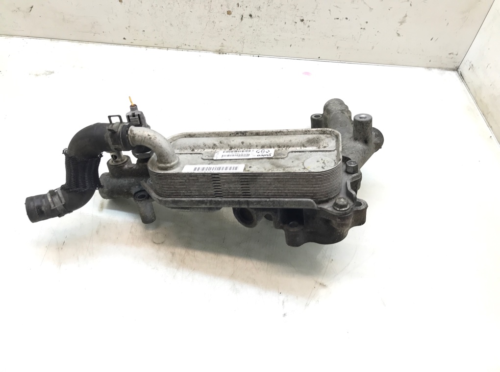 Радиатор масляный бу для Toyota Avensis  2.2 D-CAT,  2009 г.