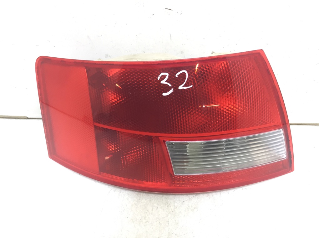 Фонарь задний левый бу для Audi A4 B6 2.4 i, 2005 г.