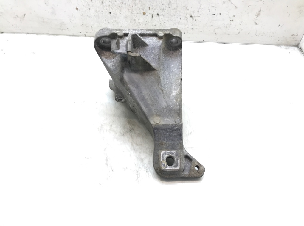 Кронштейн двигателя бу для BMW 1 E87/E81/E82/E88 2.0 TD, 2009 г.