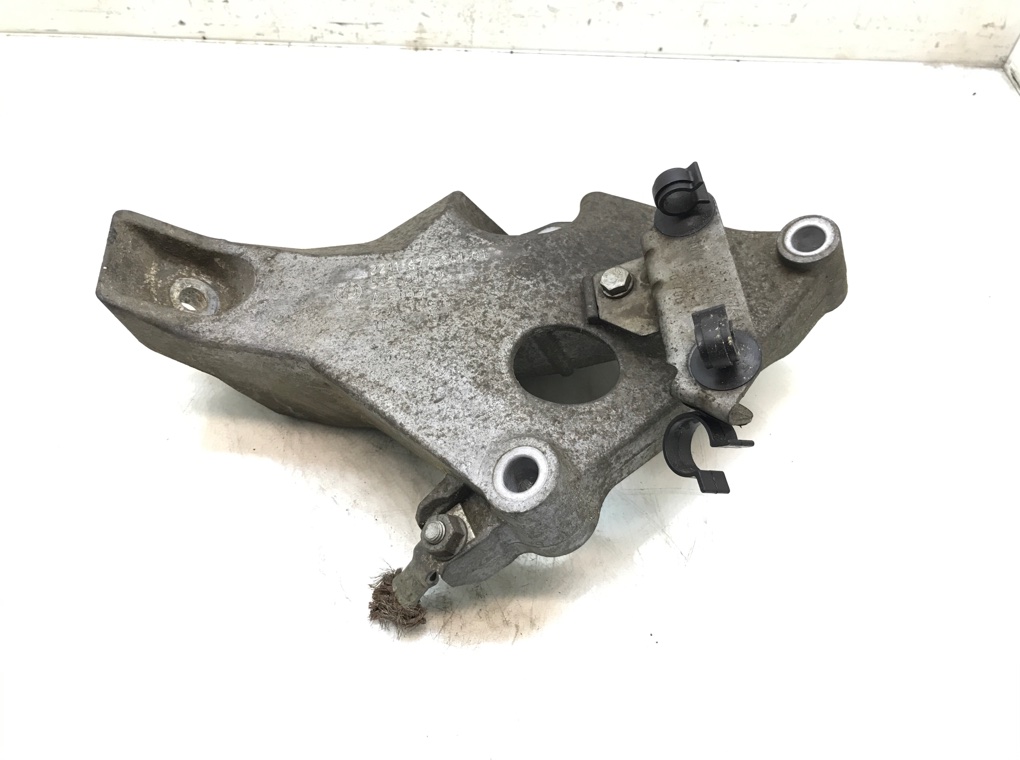 Кронштейн двигателя бу для BMW 1 E87/E81/E82/E88 2.0 TD, 2009 г.