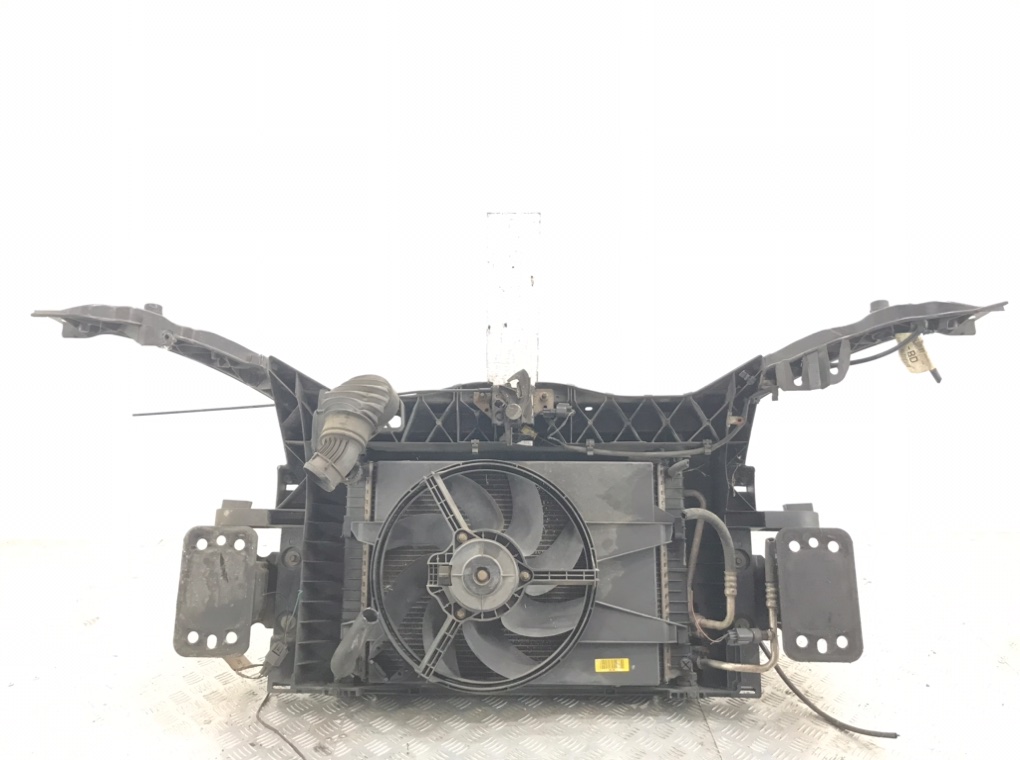 Панель передняя (телевизор) бу для Ford Fusion  1.4 TDCi,  2003 г.