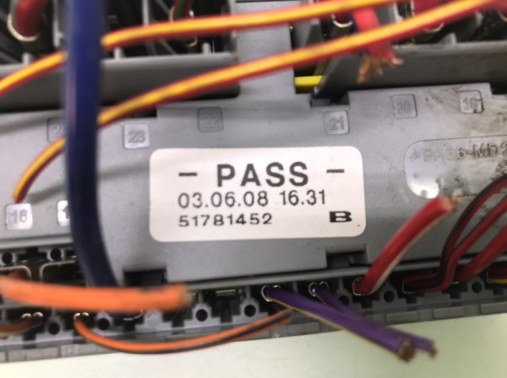 Блок предохранителей бу для Fiat 500 1.3 JTD, 2008 г. Блок предохранителей бу для Fiat 500 1.3 JTD, 2008 г.