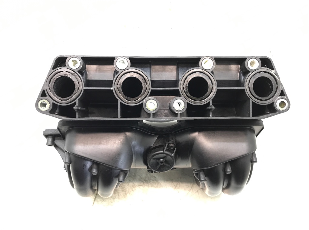 Коллектор впускной бу для Volkswagen Polo 3 1.4 i,  2000 г.