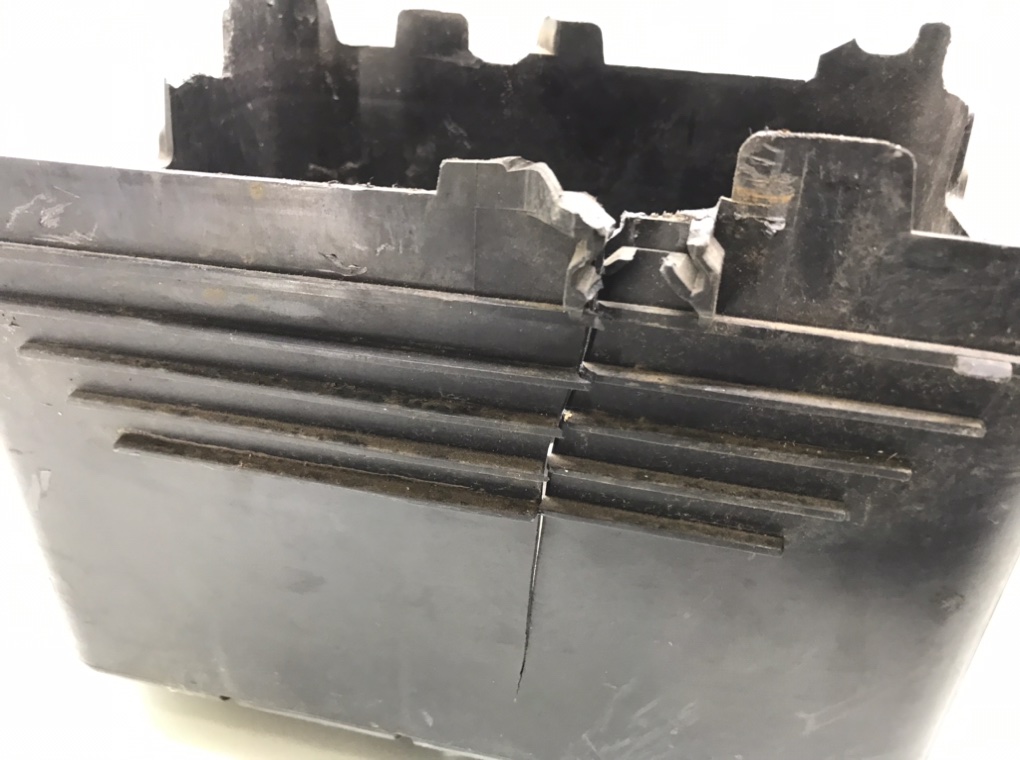 Полка аккумулятора бу для Peugeot 206  1.1 i,  2000 г.