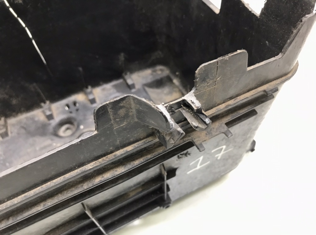 Полка аккумулятора бу для Peugeot 206  1.1 i,  2000 г.