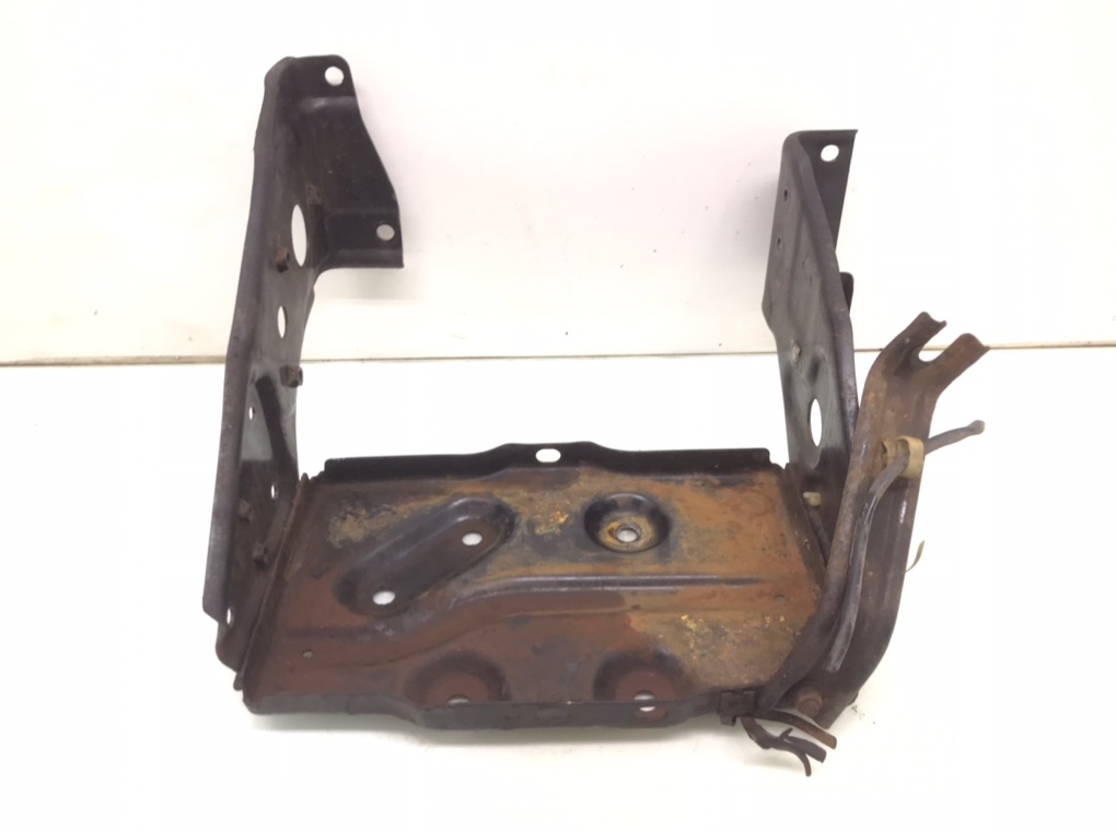 Полка аккумулятора бу для Mitsubishi Pajero 2.8 TD, 1993 г.