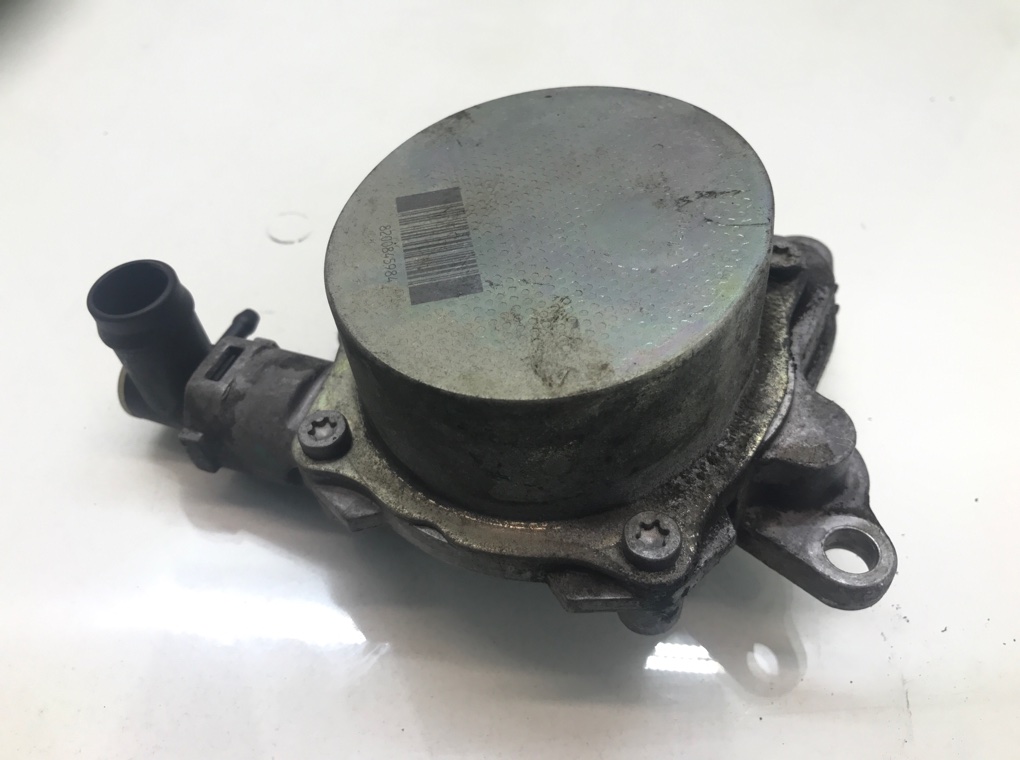 Насос вакуумный бу для Nissan Qashqai+2  2.0 DCi,  2010 г.