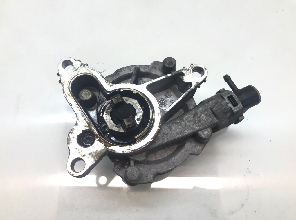 Насос вакуумный бу для Nissan Qashqai+2  2.0 DCi,  2010 г.