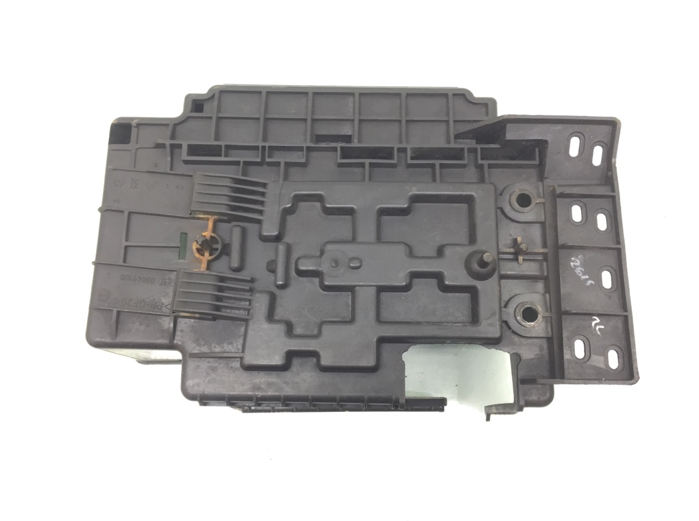 Полка аккумулятора бу для Citroen C3 1 1.4 HDi, 2004 г. Полка аккумулятора бу для Citroen C3 1.4 HDi, 2004 г.