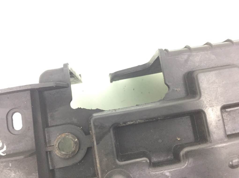 Полка аккумулятора бу для Citroen C3 1 1.4 HDi, 2004 г. Полка аккумулятора бу для Citroen C3 1.4 HDi, 2004 г.