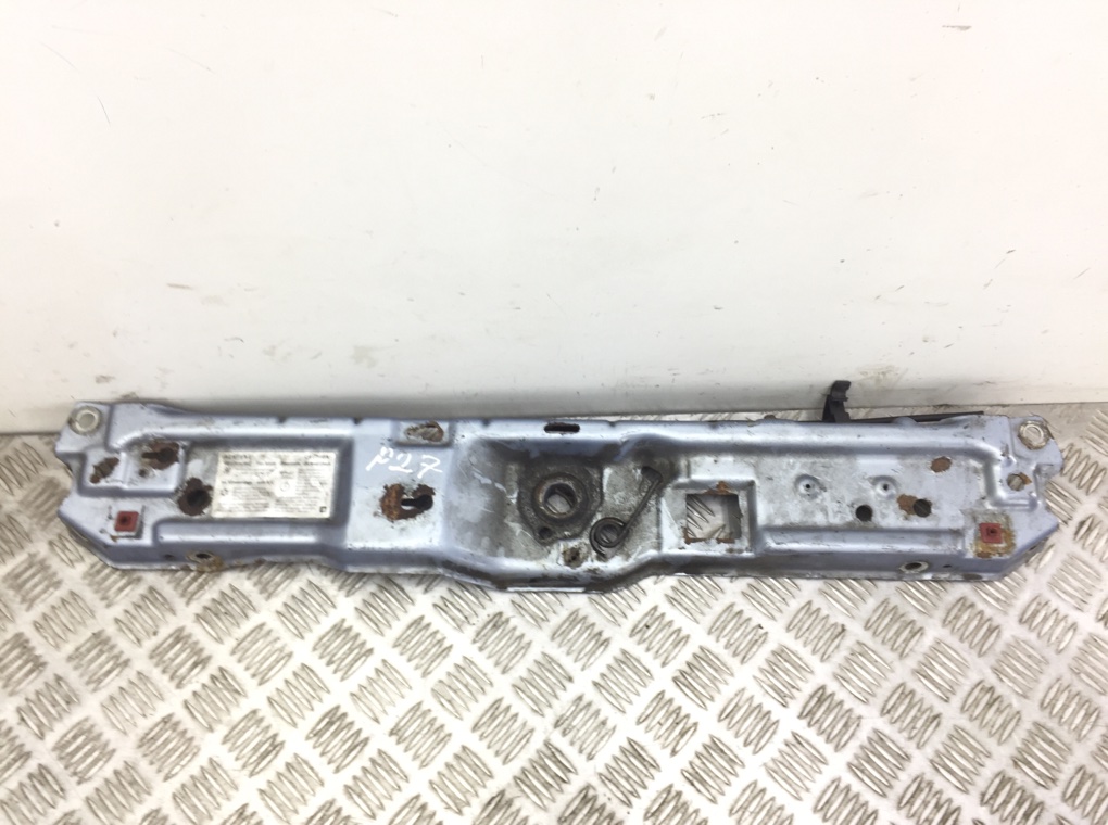 Планка под капот бу для Opel Tigra B 1.4 i, 2006 г. Планка под капот бу для Opel Tigra B 1.4 i, 2006 г.