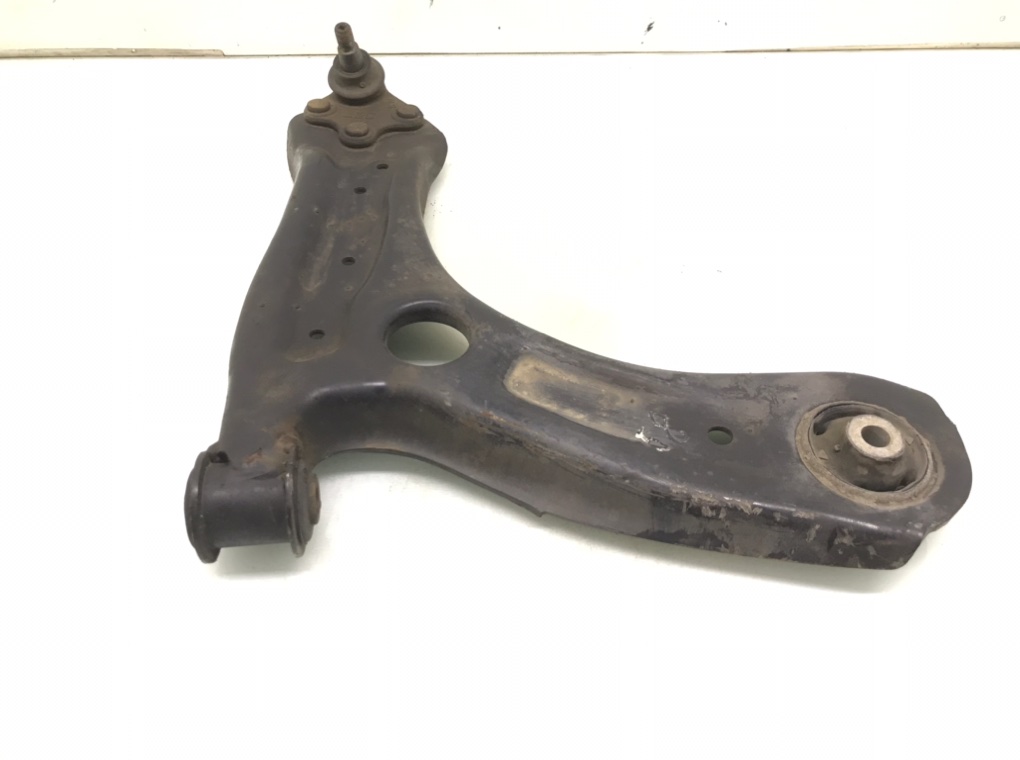 Рычаг передний правый бу для Skoda Rapid  1.2 TSI,  2014 г.