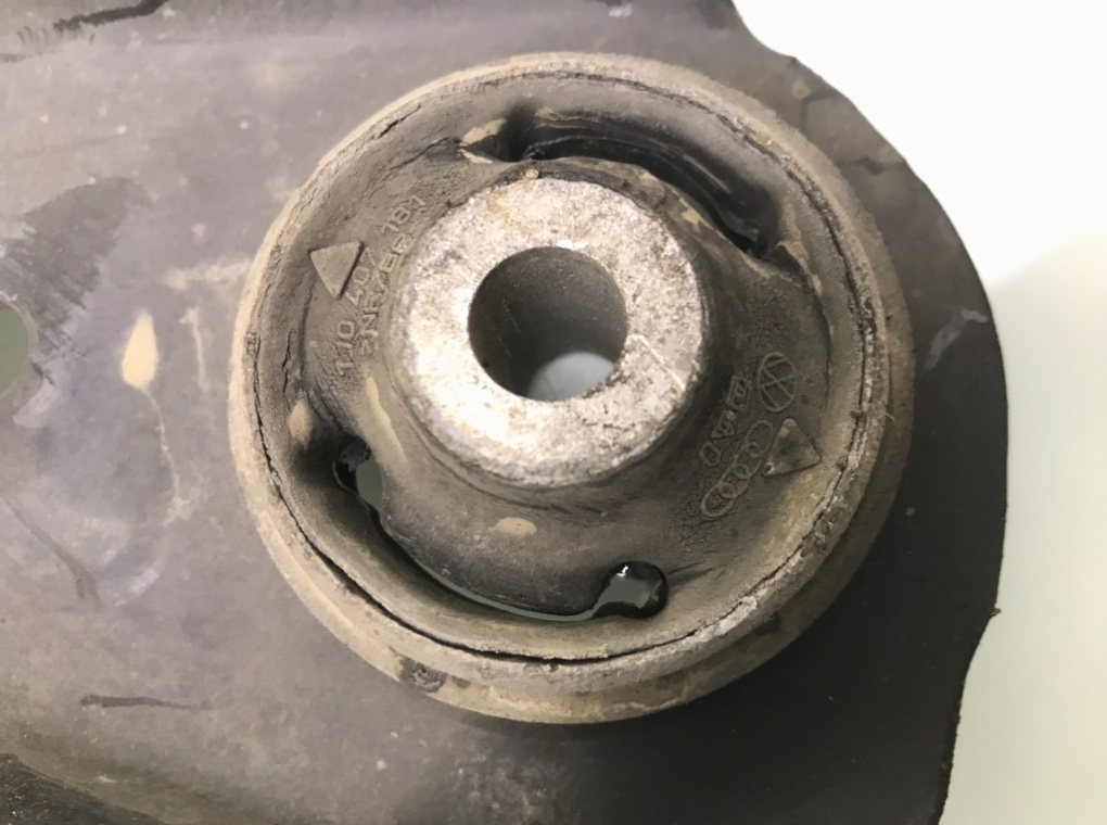 Рычаг передний правый бу для Skoda Rapid  1.2 TSI,  2014 г.