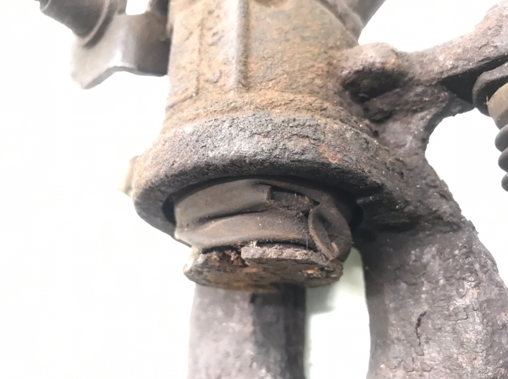 Суппорт задний правый бу для Jaguar X-Type 2.0 TD, 2004 г. Суппорт задний правый бу для Jaguar X-Type 2.0 TD, 2004 г.