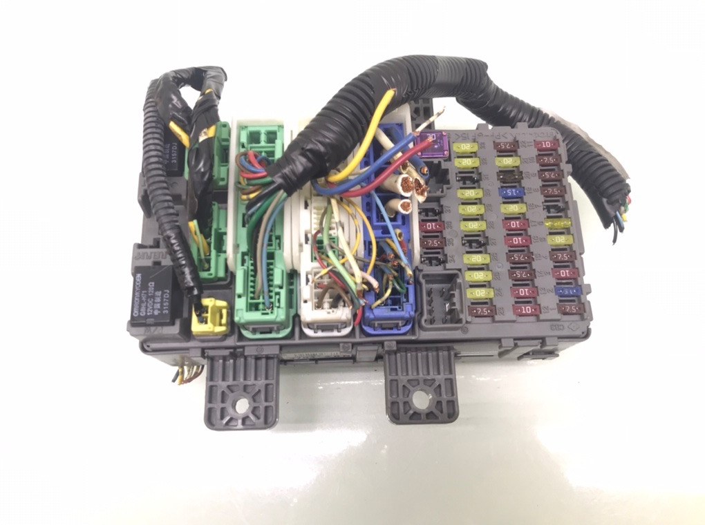 Блок предохранителей бу для Honda Civic 8 2.2 i-CTDi, 2007 г.